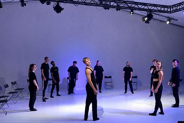 Abenteuer Kultur Im Theater mit Auszubildenden von Alnatura